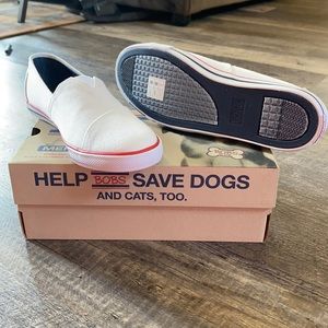 NWT Sketchers BOBS white slip ons with memory foam